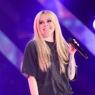 Avril-Lavigne-R00239e1e84353213371