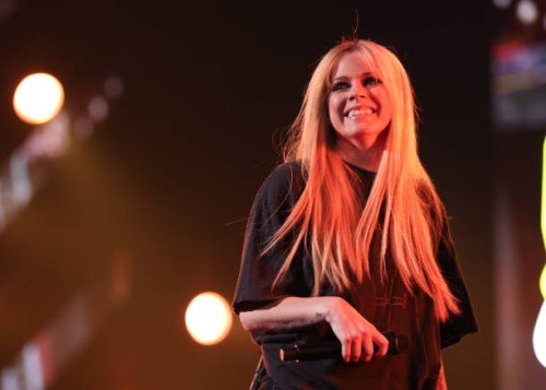 Avril-Lavigne-R00335ffea7d77b5d8d7.jpg