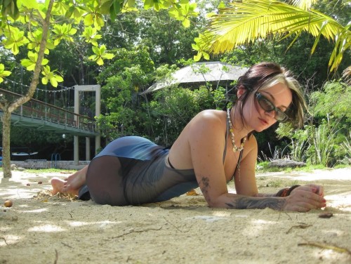 BRAT-SUMMER-OFFICIAL-COMMITTEEb33e48ec29c3d08f.jpg