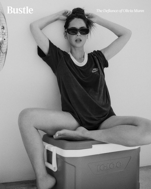 BUSTLE-SEPT-2025--After-taking-a-break-to-become-a-mother-and-tackle-cancer-casual-oliviamud45be0a7a39c8208.jpg