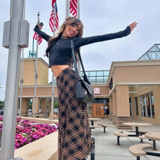 Baylee-Christine-MaybeBaylee-R064