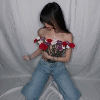 Baylee-Christine-MaybeBaylee-R073