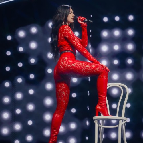 Beautiful-things-happened-in-Prague.-I-learnt-a-song-and-sang-it-in-Czech...-the-singer-of-the-song-happened-to-be-in-the-crowd-Lucky-for-me-she-ewa_farna93--agreed-to-join-me-on-stageffbe194f067970d1.jpg
