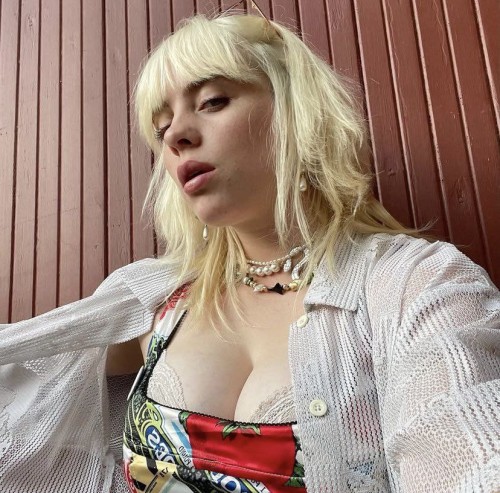 Billie-Eilish-R011.jpg