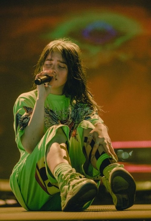 Billie-Eilish-R022.jpg
