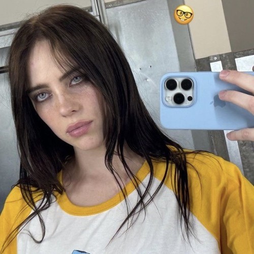 Billie-Eilish-R026.jpg