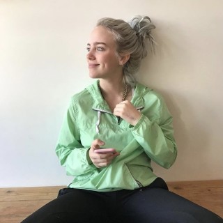 Billie-Eilish-R036