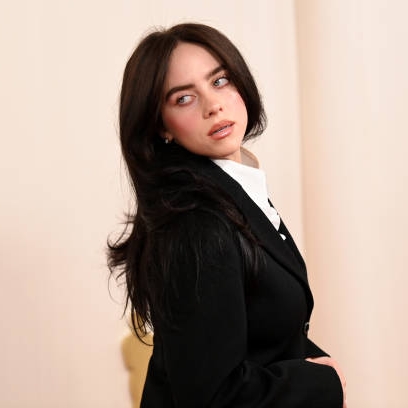 Billie-Eilish-R042.jpg
