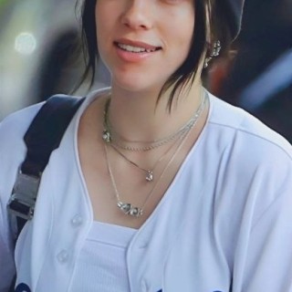 Billie-Eilish-R044