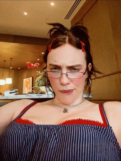 Billie-Eilish-R047.jpeg
