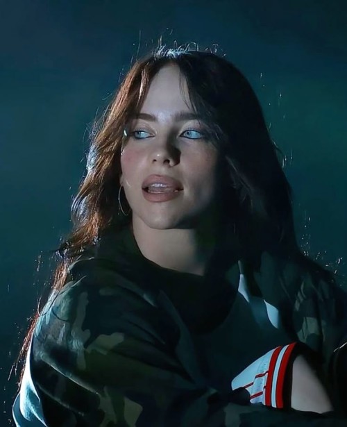 Billie-Eilish-R048.jpeg