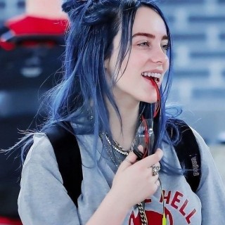 Billie-Eilish-R052