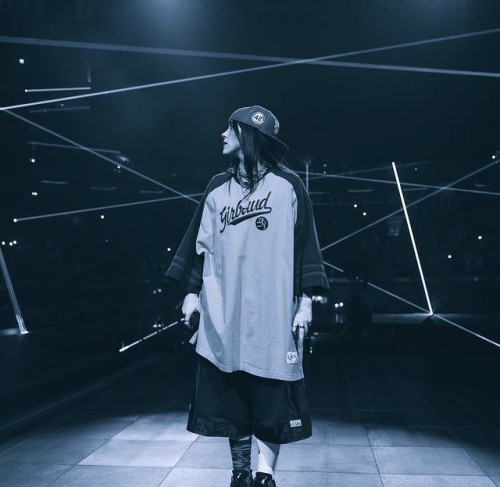 Billie-Eilish-R070.jpg
