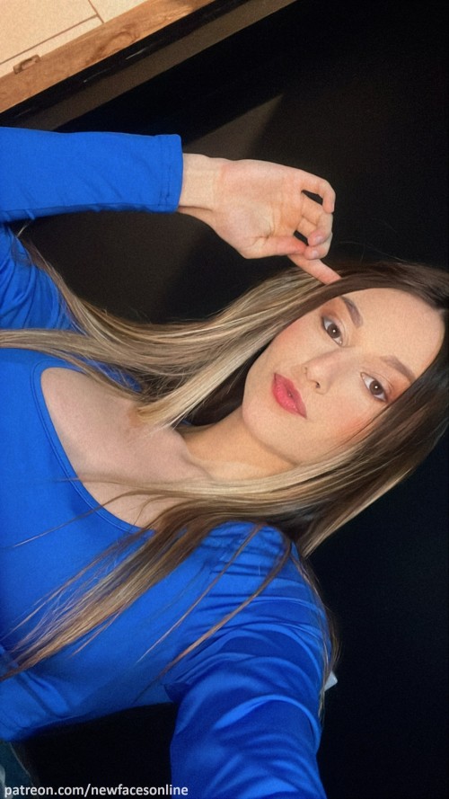 Blue-Selfies---2f06d2638cae38c5d.jpg
