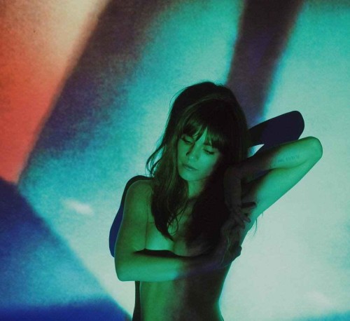 Caitlin-Stasey-Nude-2_8729143a0466fd3b157254.jpg