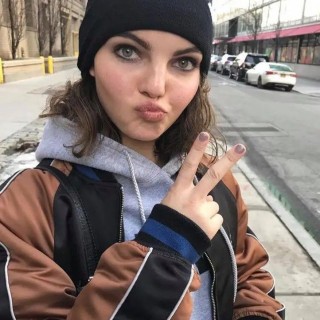 Camren-Bicondova-R006