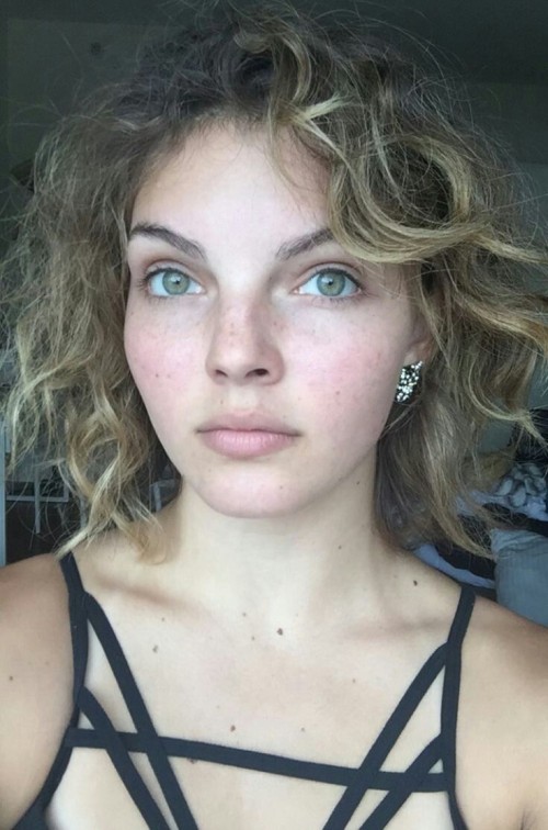 Camren-Bicondova-R018.jpeg