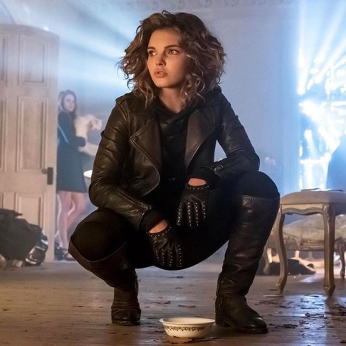 Camren-Bicondova-R028.jpg