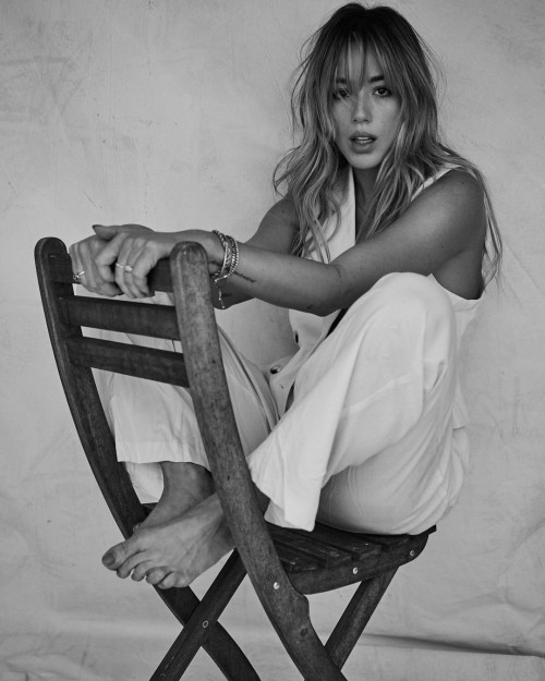 Chloe-Bennet-Wang-R048b755b4258c1caf67.jpg
