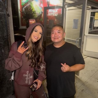 Cora-Jade---with-a-Fan---Los-Angeles-runway-show---Friday-October-17