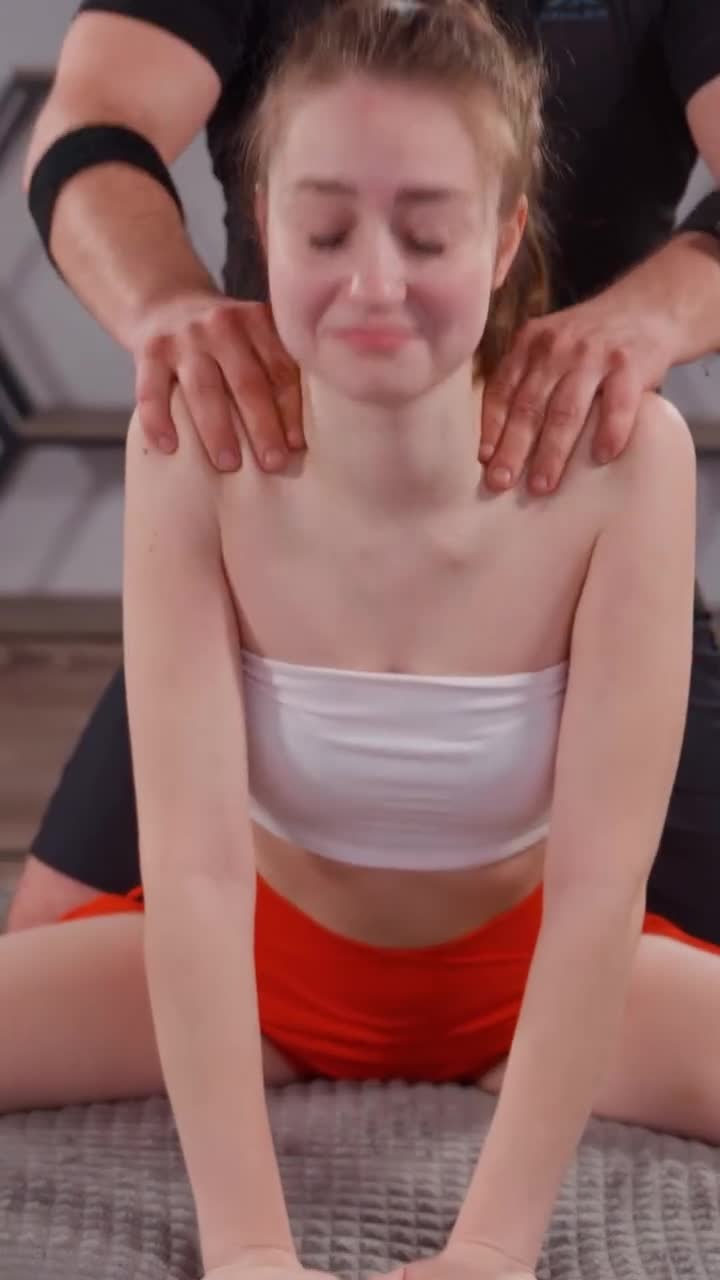 Deep-Tissue-back-and-shoulder-massage-for-Katy-manualtherapy-chiropractic-massage-backpainre1e2c9bcbcbd43124.mp4