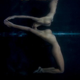 Devi_underwater-253fb84b52fd1b2498