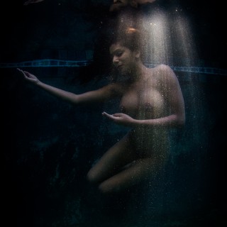 Devi_underwater-60e617d31e6e579ce4