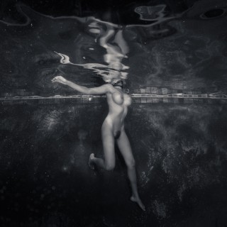 Devi_underwater_BW-01ba28fca7581aab74