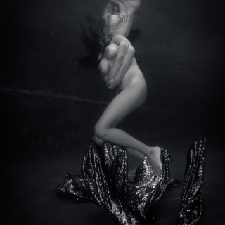 Devi_underwater_BW-1430dfaced2b7c9c69