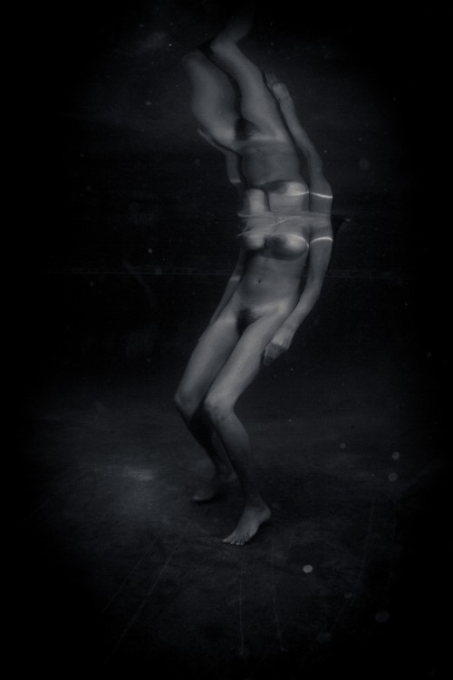 Devi_underwater_BW-156435978880690f40.jpg