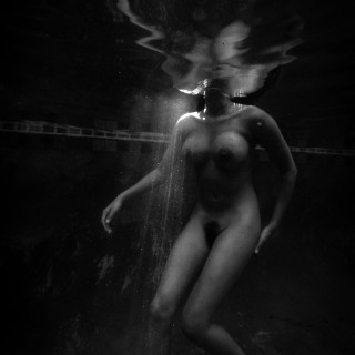 Devi_underwater_BW-24561cbb922b493faf