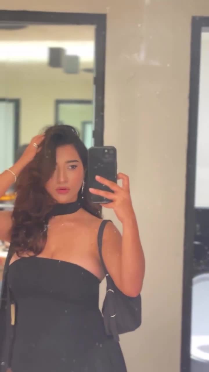 Dirty-mirrors-are-my-favourite-prop3a71d8bc6d87e194.mp4