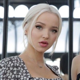 Dove-Cameron-R0020db0416f71cea75d