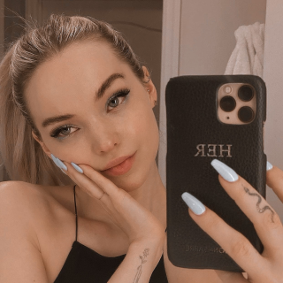 Dove-Cameron-R006f9da7a022022c26e