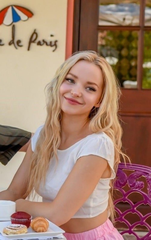 Dove Cameron R016