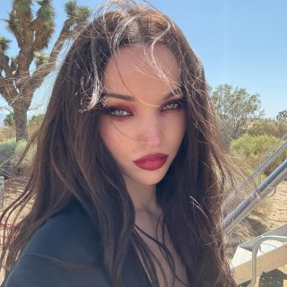 Dove-Cameron-R027b9f149ea8b6063a6