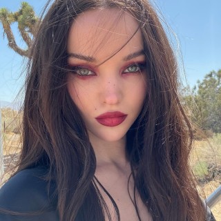 Dove-Cameron-R03466292d9a4dcf196d