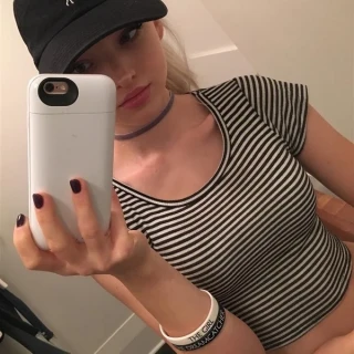 Dove-Cameron-R04695521a9c70e54d70