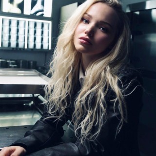 Dove-Cameron-R052bb98d307b7728a7c