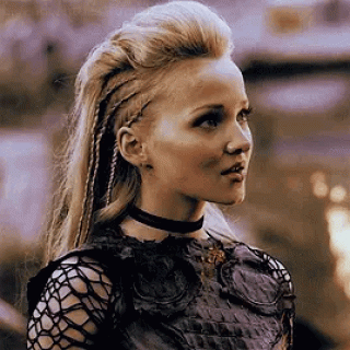 Dove-Cameron-R06451b359f78a148ac8