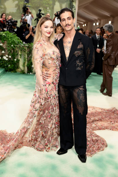 Dove-Cameron-R07378cb7262f9e8af86.jpg