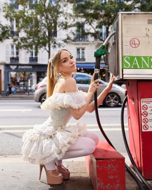 Dove-Cameron-R0786bb75a109f4be537.jpeg