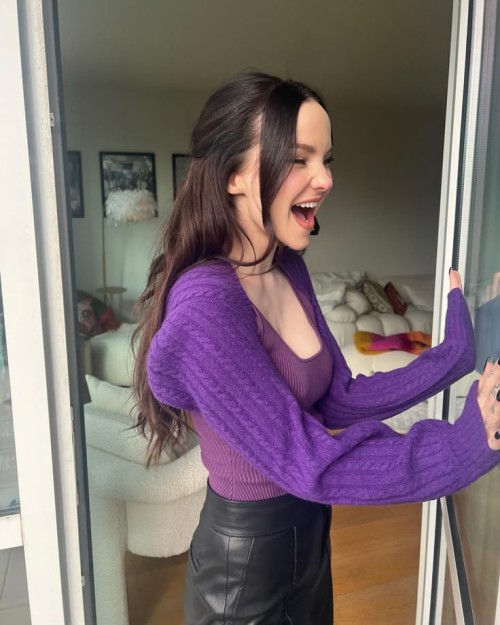 Dove-Cameron-R081d0b1ed9eff1aa74c.jpeg
