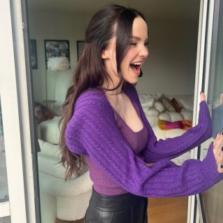 Dove-Cameron-R081d0b1ed9eff1aa74c