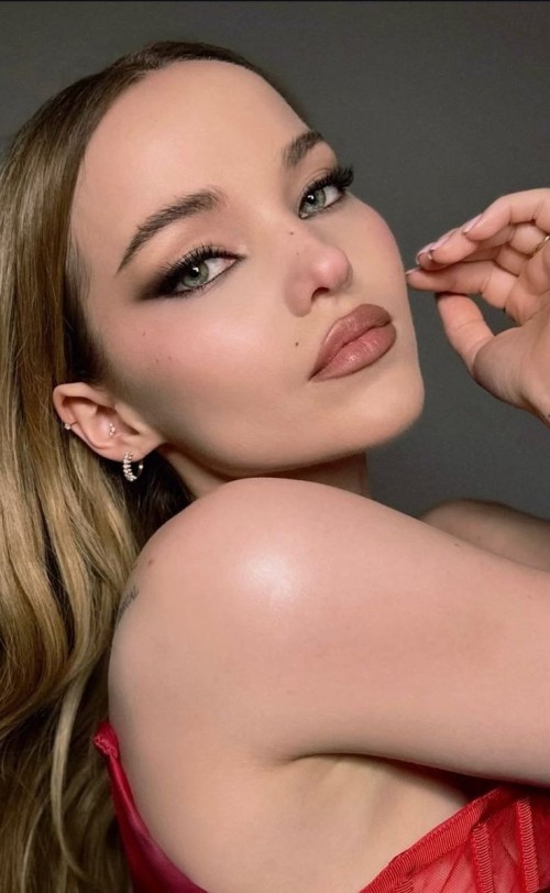 Dove-Cameron-R089f152c6fe34f450f2.jpeg