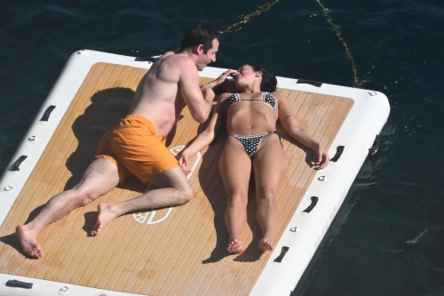 Dua_Lipa_in_bikini_swim_in_Amalfi_Coast__Italy_06-29-20250008c11ecf2771c7209e.jpg