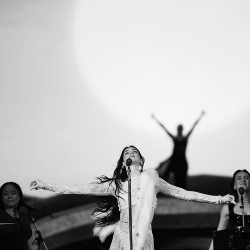 Dublin-you-blow-me-away-every-time-but-last-night-was-extra-special-Thank-you-for-the-warmest-of-welcomes-in-your-beautiful-city-We-just-played-to-a-sold-out-Avivaaaaa-Stadium-UNREAL--0c0ac62e461f8d40.jpg