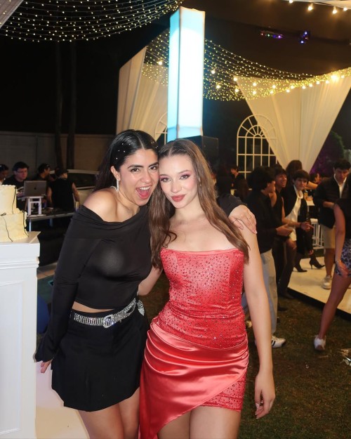 EL-MEJOR-CUMPLEANOS-EVERLiteral-mi-matri.-Agradecida-por-un-ano-mas-de-vida-rodeada-de-gente-hermosa_.-Gracias-por-celebrar-conmigo-y-bailar-toda-la-nocheee.Gracias-a-las-personas-y-em6f267309f6efabd0.jpg