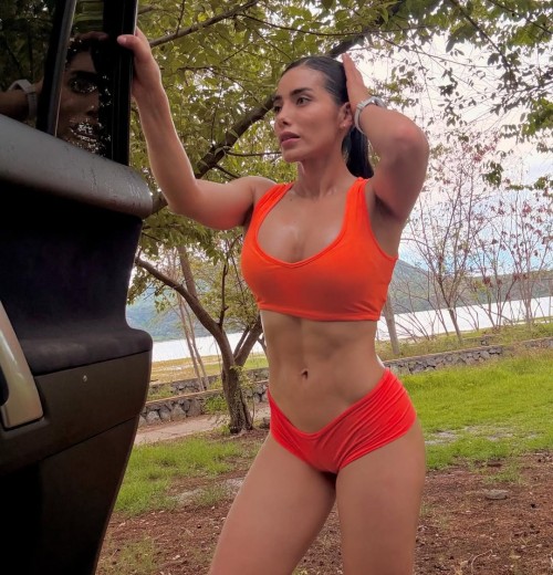 Elige-la-foto-que-mas-te-guste-de-mi-carrete-model-fitnesspro-fitnessmotivation-6f18e68da8204f72d.jpg