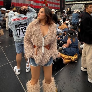 Elizabeth-Lizzy-Yu-R014